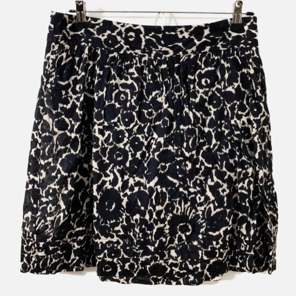 Ann Taylor LOFT Fully Lined Cotton Pin Tucked Hem Mini Skirt Abstract Floral⚫️⚪️ - Picture 1 of 9